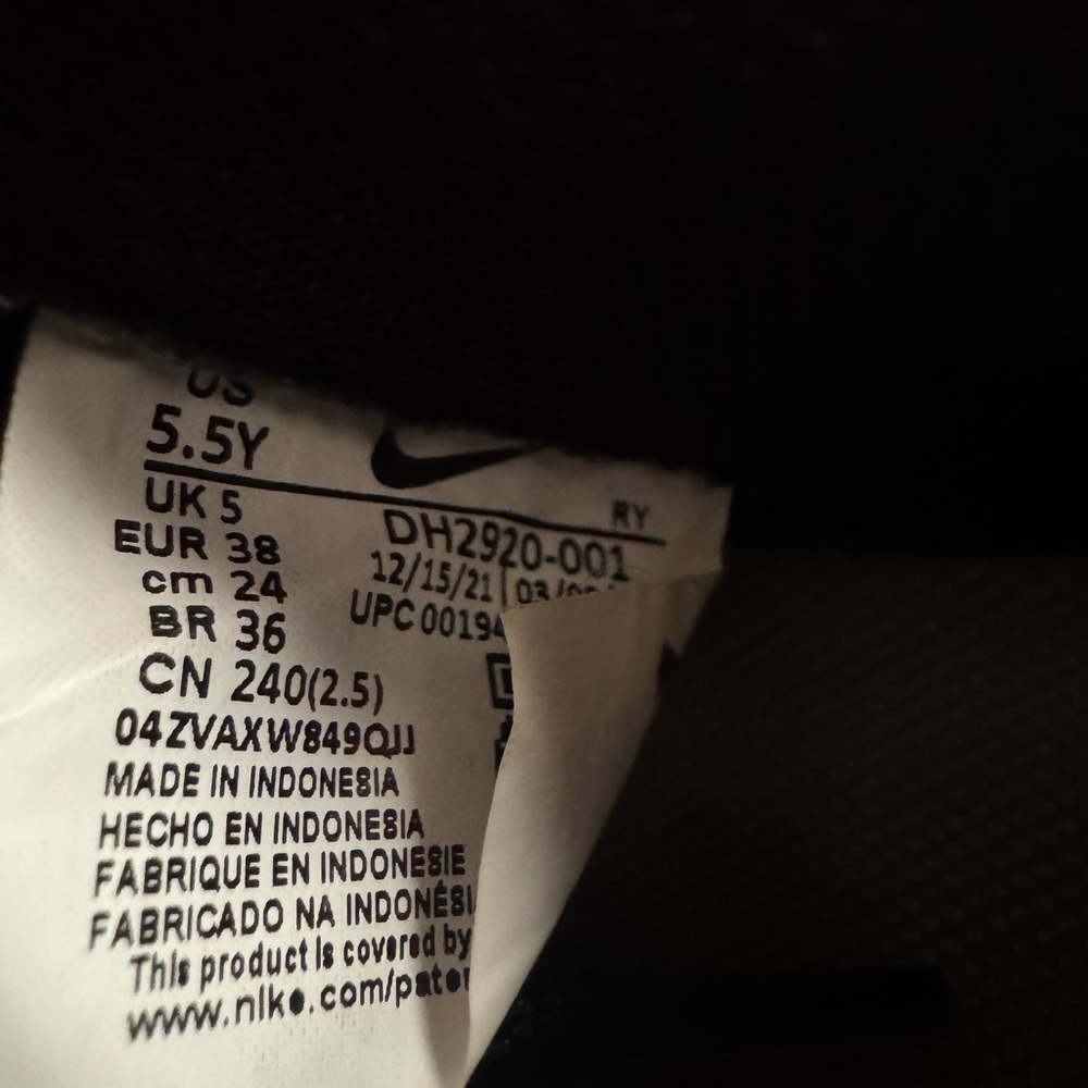 Nike Black and White Sneakers - Picture 3 of 3